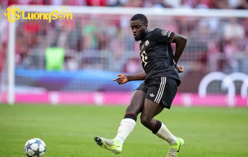 Đôi lúc còn mắc lỗi nhưng sự thể hiện của Upamecano tại Bayern Munich là khá tốt Đôi lúc còn mắc lỗi nhưng sự thể hiện của Upamecano tại Bayern Munich là khá tốt