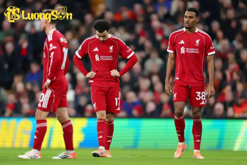 Liverpool có thể ngừng nghĩ đến việc bảo vệ chức vô địch nếu còn tiếp tục phong độ thảm hoạ như hiện tại. Liverpool có thể ngừng nghĩ đến việc bảo vệ chức vô địch nếu còn tiếp tục phong độ thảm hoạ như hiện tại.